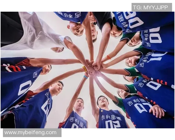 小孩子的篮球梦在球场上飞扬快乐与激情交织的童年时光